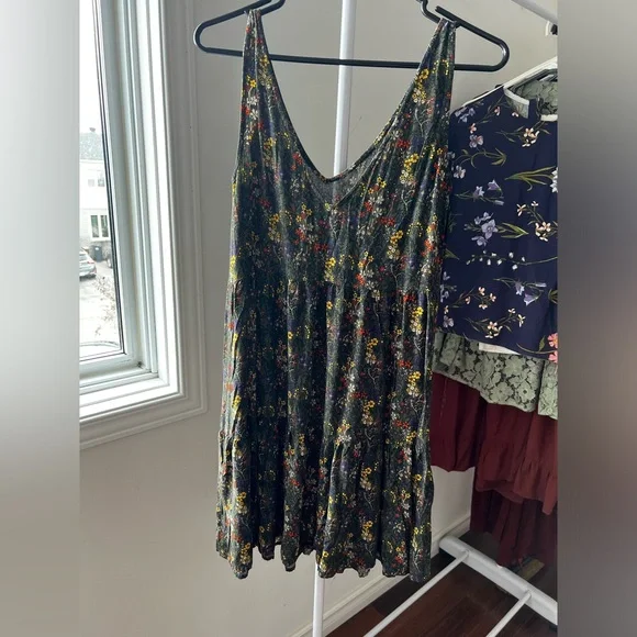 Dress - Picture 2 of 5